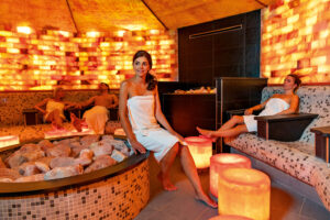 Blick in die Salzsteingrotte in der Saunawelt in Bad Birnbach